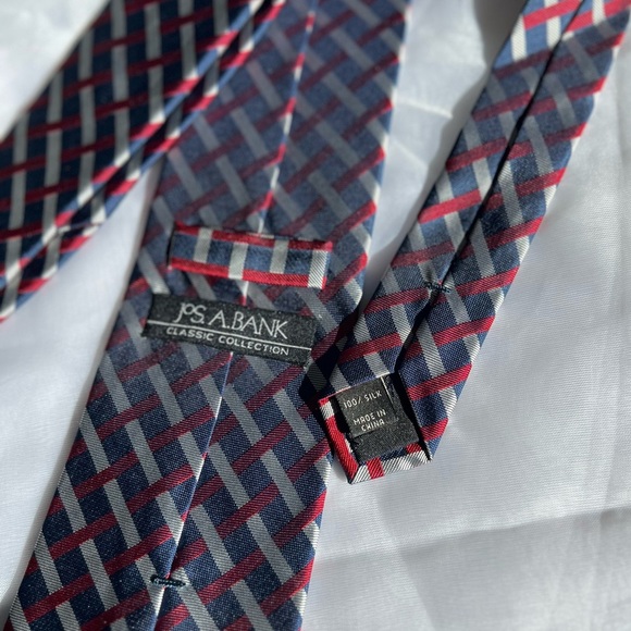 JOS A BANK Classic Collection 100% Silk Tie Men's Red White Blue Striped Necktie - Picture 3 of 5